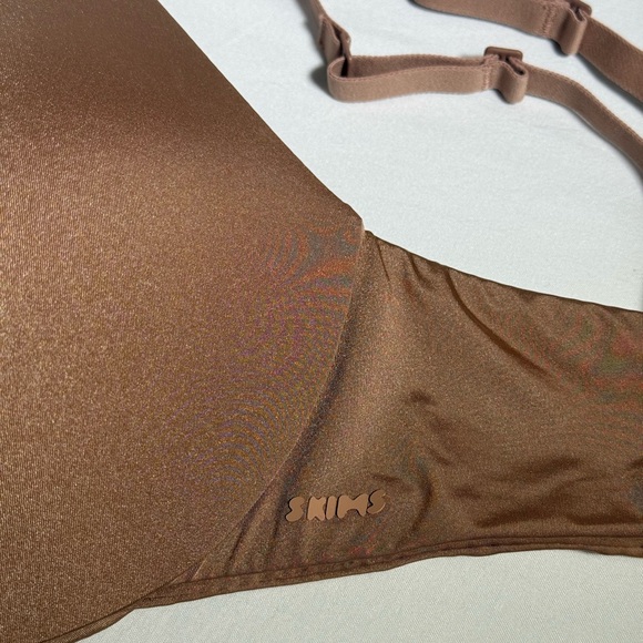 SKIMS Nude Satin Wireless Bra 34D Like New No Underwire Nude Lingerie - Picture 7 of 8